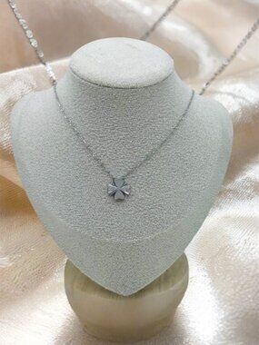 Heart Clover Necklace Pendant in Silver